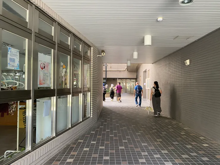 改建後的興隆公宅整齊明亮，一改過去貧民窟的印象