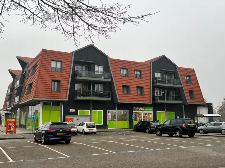 羊角村入口有一間超市可以採購