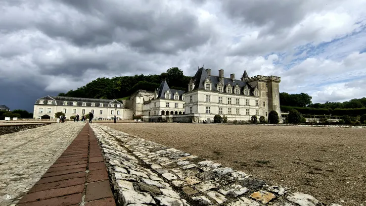 【準備離開從西側拍城堡全景】