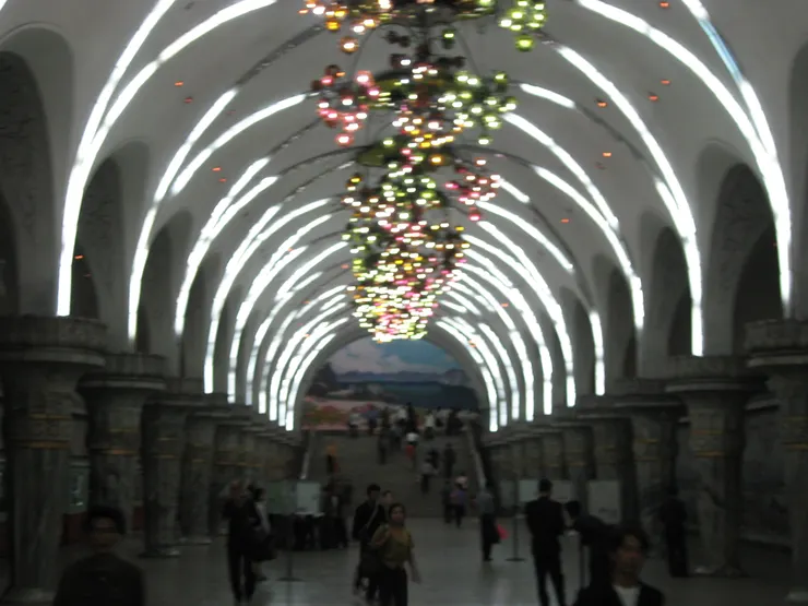 抵達平壤地鐵榮光站。