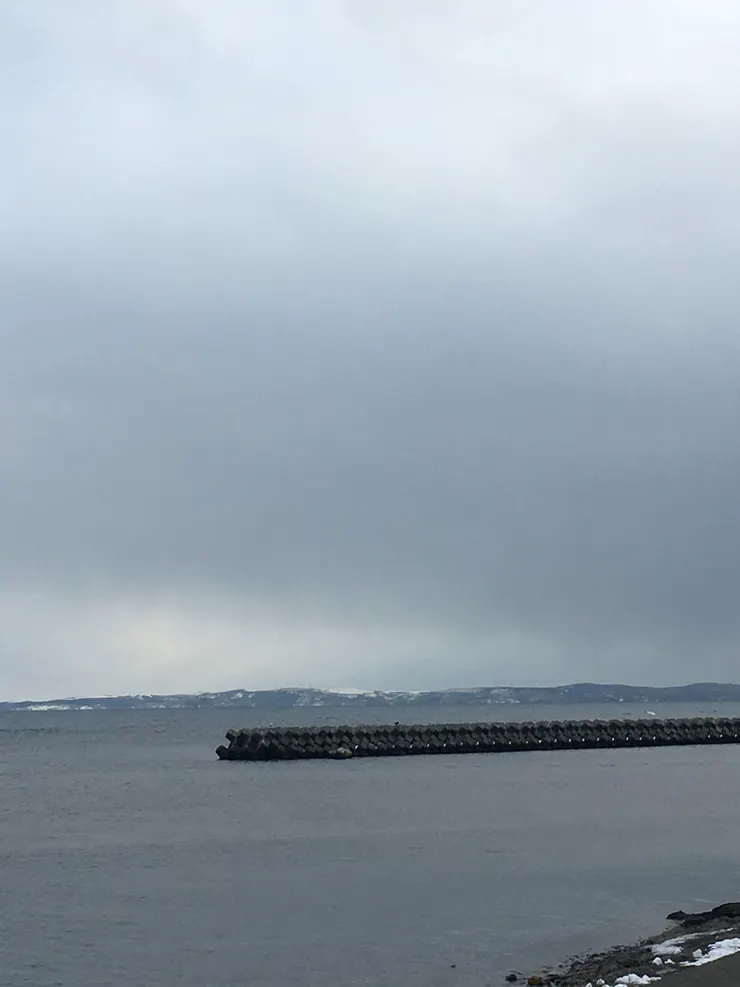 禮文島，最初以為是樺太呢，不過後來在google map一查，方向上在野寒布岬應該是看不到樺太的。