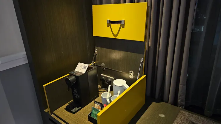 迷你吧是一個很可愛的行李箱造型!