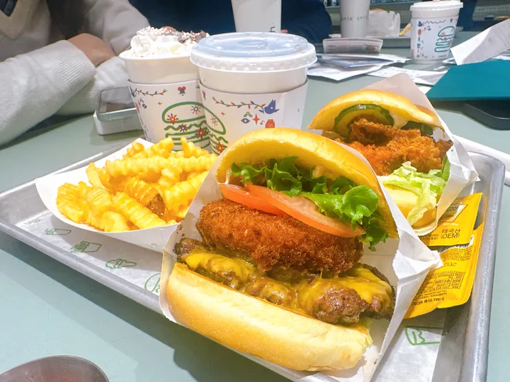 Shake Shack  不管是吃幾次都覺得好好吃，只是好貴