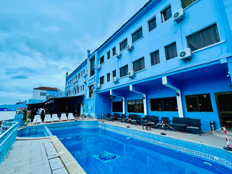 飯店有游泳池但是冷吱吱