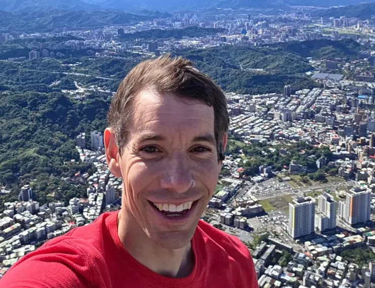 赤手獨攀台北 101：直播 | 評價 8/10  | awwrated