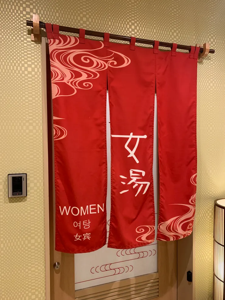 女湯有門禁管制，進去要輸入密碼