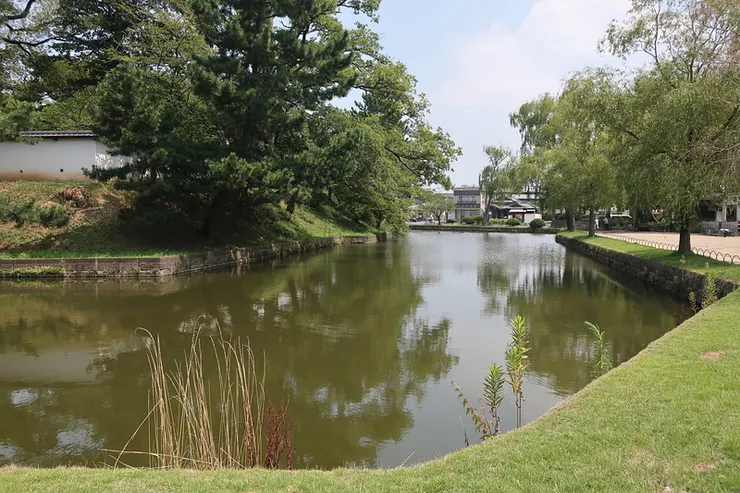 現存護城河一景