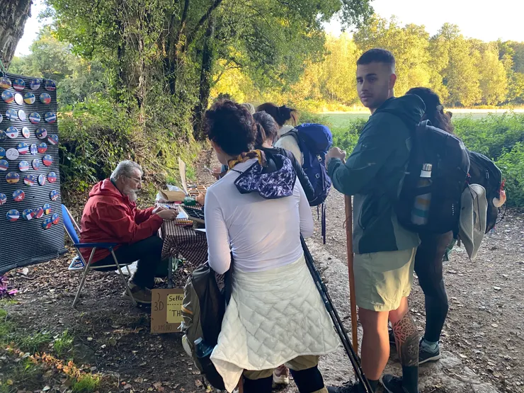 看到大家聚在這原來是要蓋特別紀念章