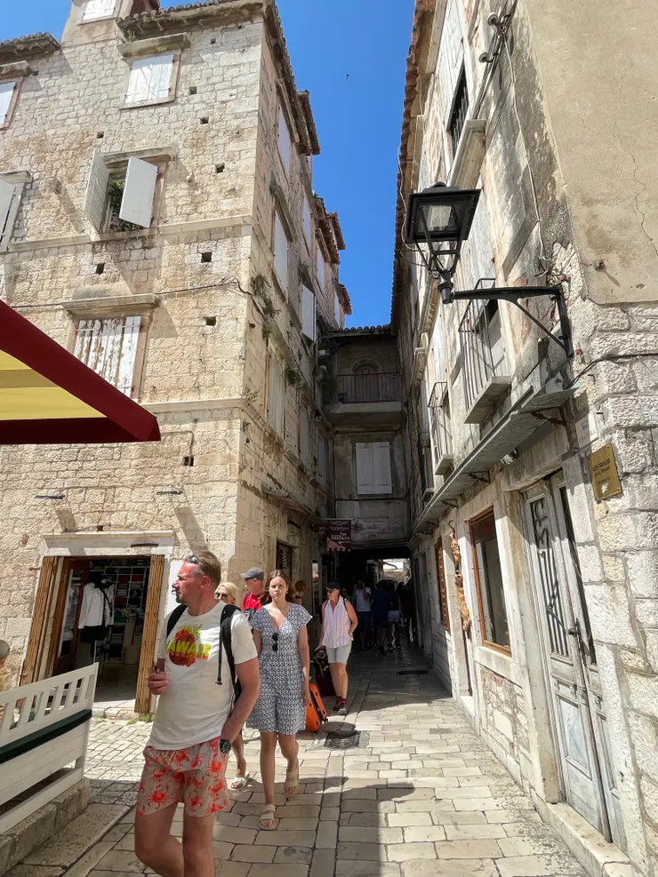 小島建築也都很有古羅馬風格