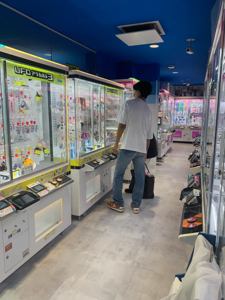 夾娃娃機令人著迷。