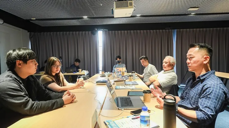 創新背後的推手！ASPN 頂尖業師帶領新創團隊進行腦力激盪，透過高強度的實戰輔導，將臺灣運動科技研發轉化為具商業價值的國際訂單。（圖/IAPS提供）