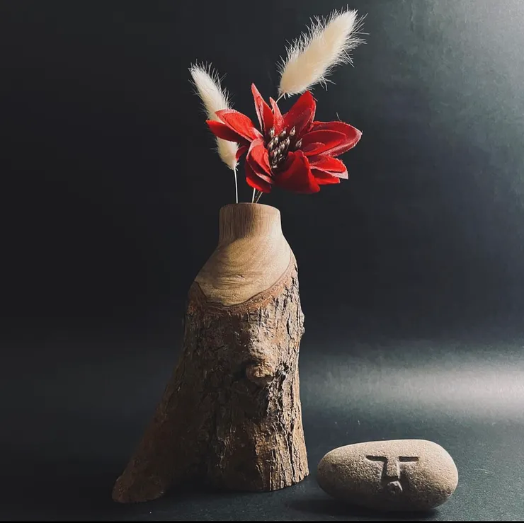 圖片來源：木有春，樟木花器