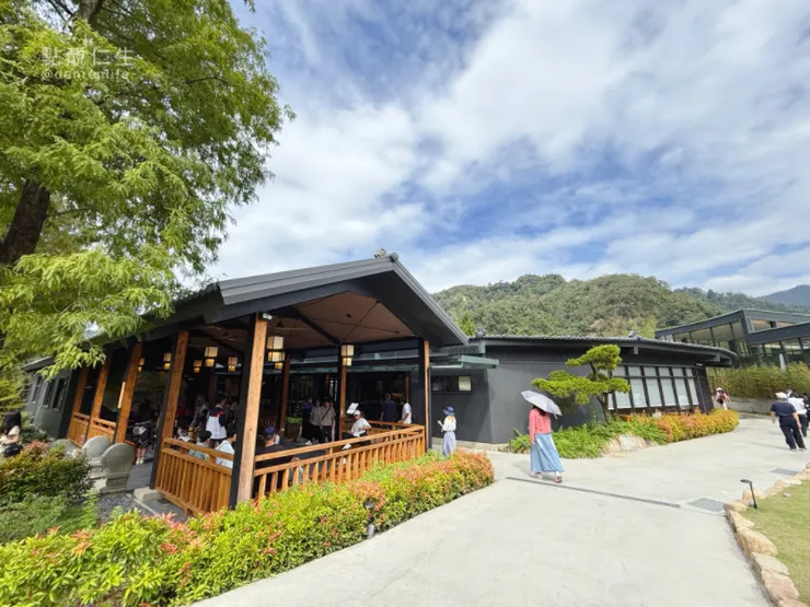 餐廳旁有的小涼亭可以坐著等待｜南投國姓鄉 春秋山林