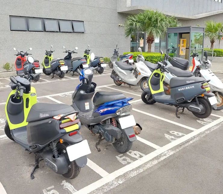 八里區公所的公務電動機車