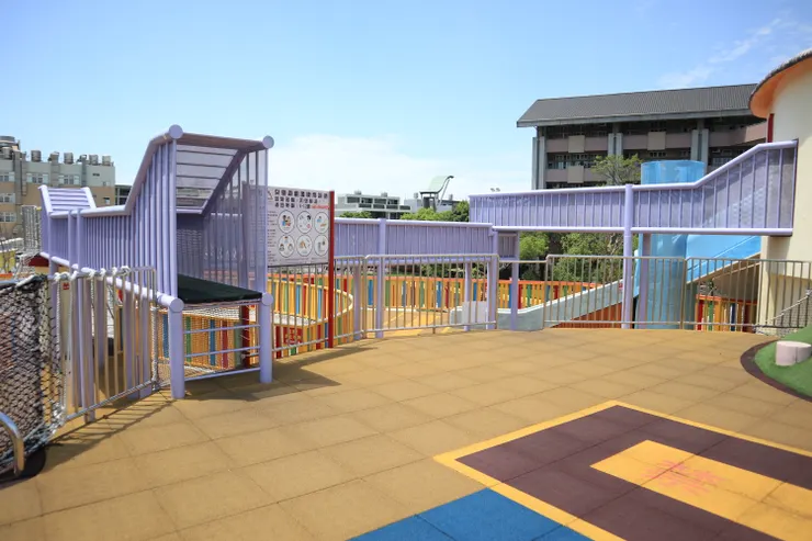 連結第三層與穀倉間的「天空隧道」