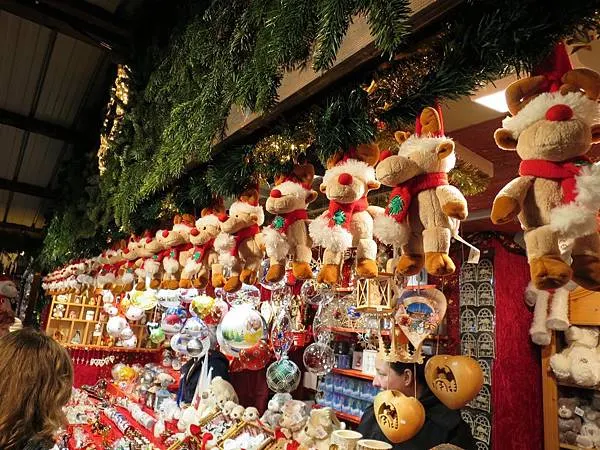 聖誕老公公與可愛的麋鹿娃娃