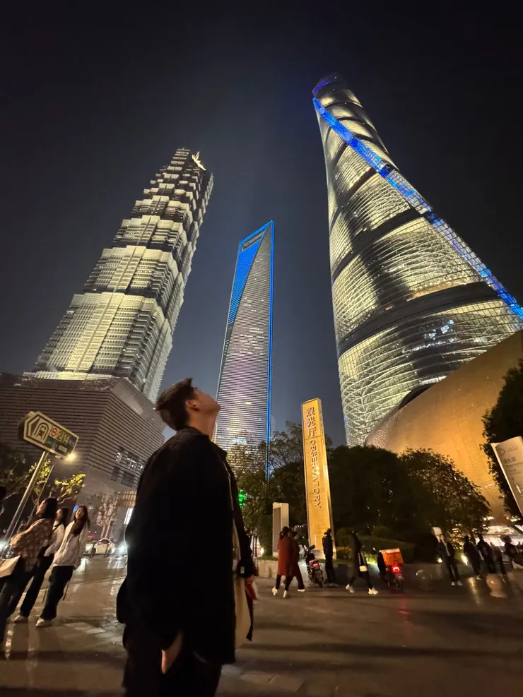 上海陸家嘴三件套：開瓶器，打蛋器與注射器