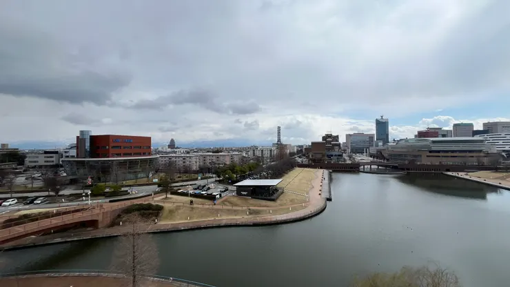 只有很美和超級美。