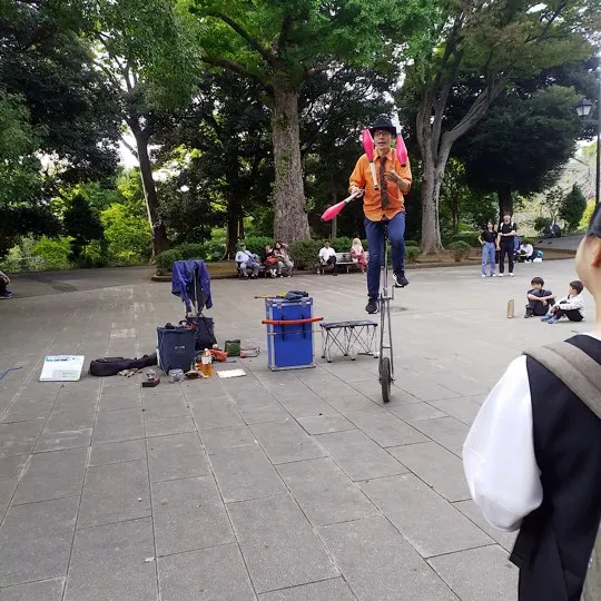 我一直分心望向遠方的⋯⋯