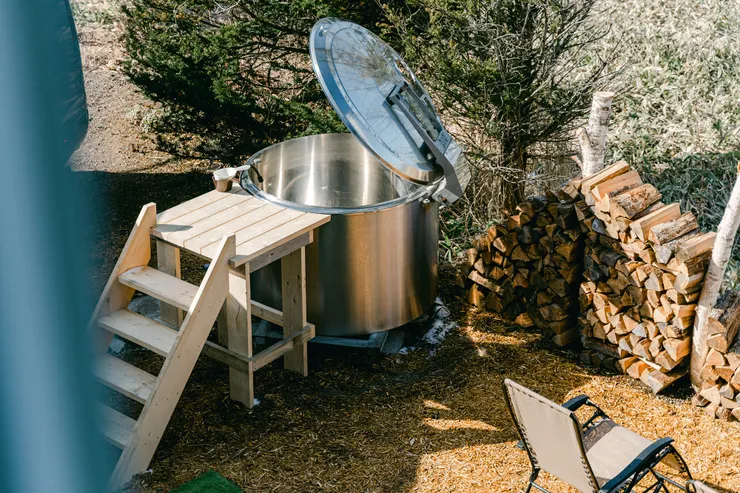 民宿外很像大電鍋的加熱器