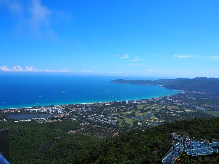 山上的瞭望台。