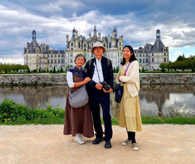 【香波爾樓塔如雲環繞著皇家獵場 文藝復興君主法蘭索瓦一世開創！以之為背景拍照。】