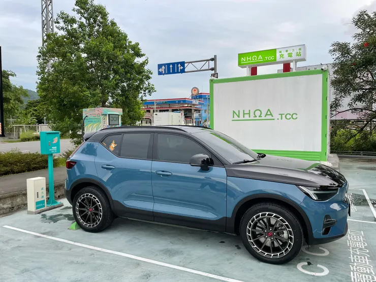 現在也一直在陸續建置充電站的台泥NHOA.TCC