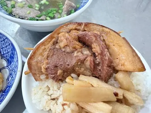美味的爌肉飯（圖片截圖於網路）