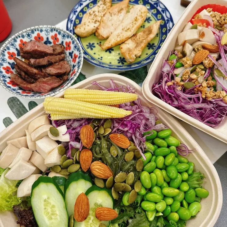 外帶餐盒，雞肉部分是自己的