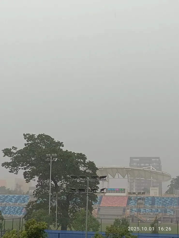 雨過衰晚水雲寒