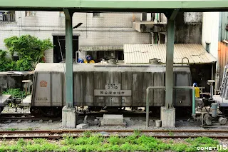 準備卸貨的水泥斗車