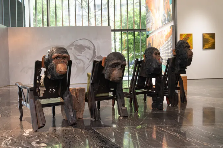 作品〈猩猩石板椅〉