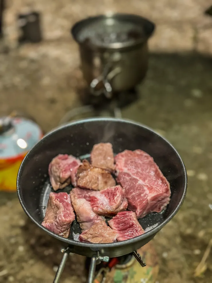 今晚吃牛排和鮭魚