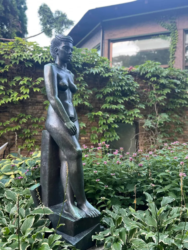 園區雕塑品和植栽