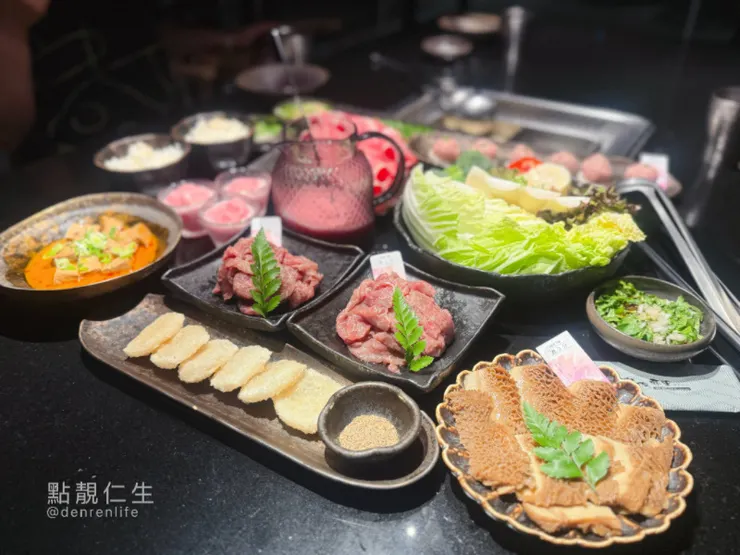 天鍋麻辣火鍋 台南新興店 滿滿一桌