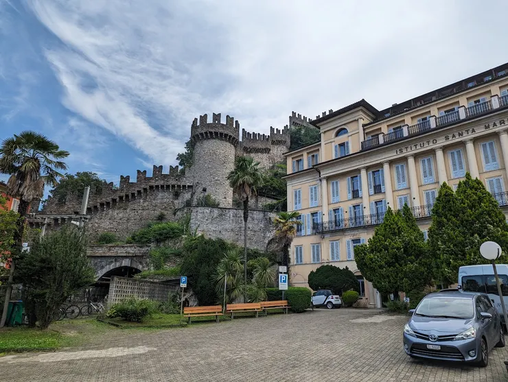 Ostello Montebello Bellinzona Youth Hostel旁邊就是城牆