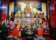 主殿恭奉白蛇娘娘與眾神（圖片截圖於網路）