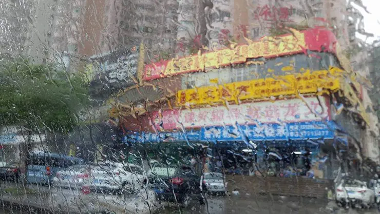 受到海馬颱風影響的東莞市區