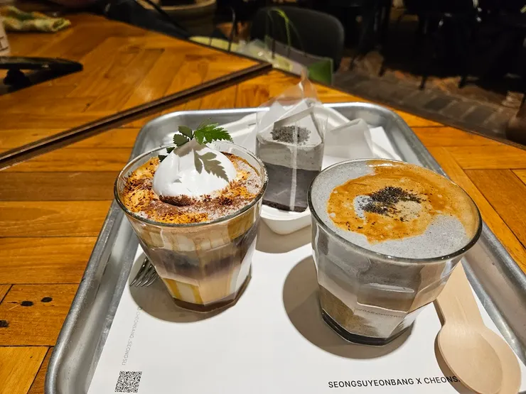 韓國的行程，就是這個咖啡廳逛到下過咖啡廳