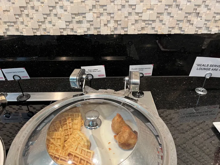 還有鬆餅跟不知道什麼餃子的東西