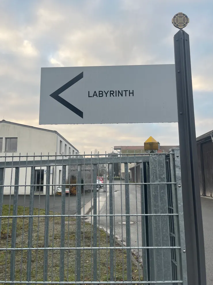 明斯特史瓦札赫修道院附設中學,迷陣