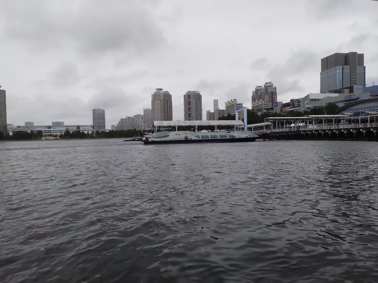 宇宙船造型海上巴士