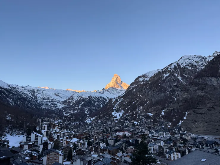 馬特洪峰日照金山