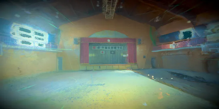 日本學制每年3月是畢業季，因海嘯受災的双葉町體育館仍保存當時畢業季的布置。（圖片來源：https://www.kff.tw/film/content/4568）