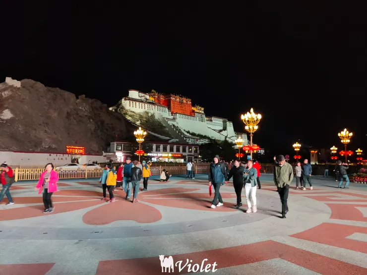布達拉宮廣場