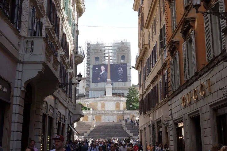 廣場附近聚集各精品業者