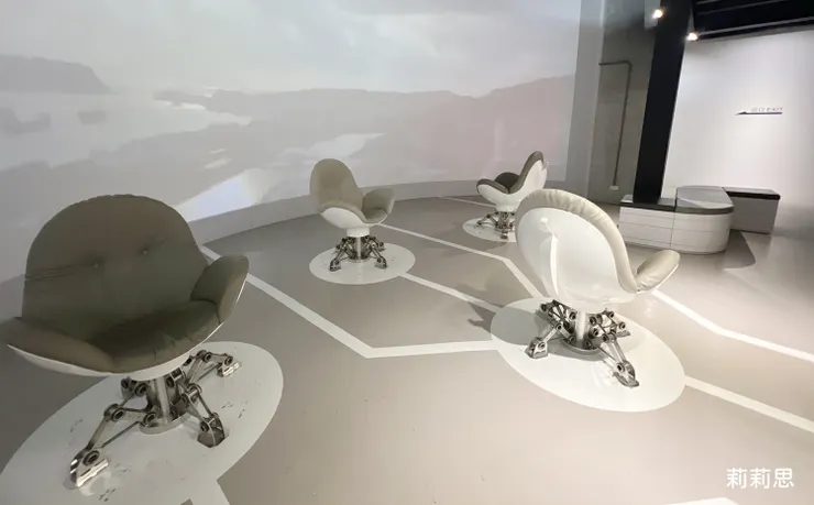 配合360度的VR，可自由旋轉椅子