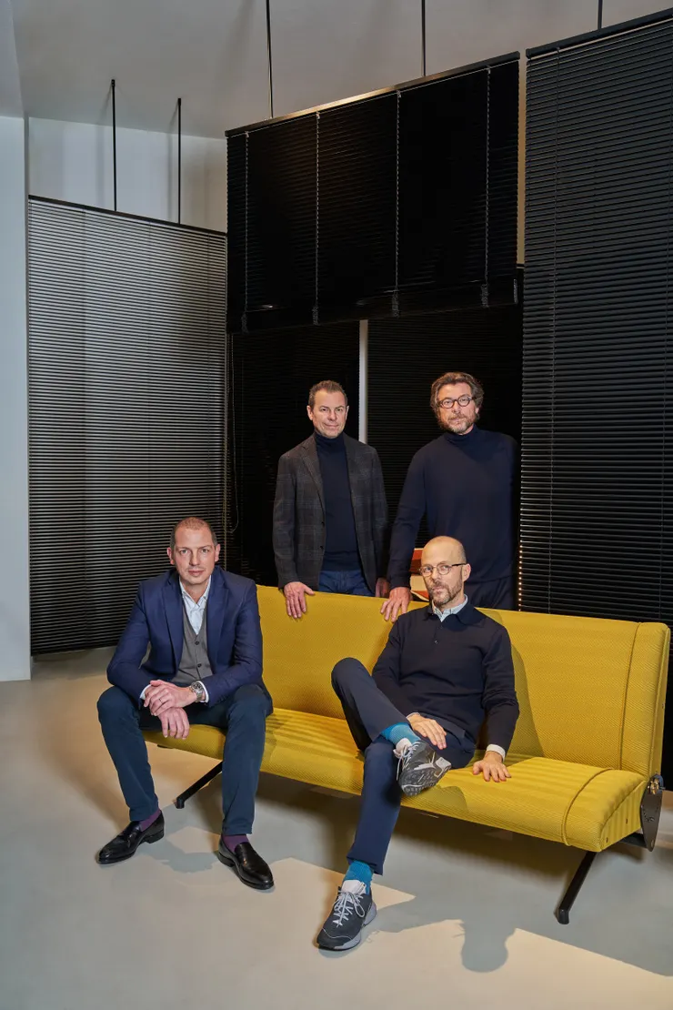 藝廊用有人 Caludio & Mauro Spotti 與展覽設計師 Davide Fabio Colaci 和 TECNO CEO  Giorgio Secchi 合影。 ph: Francesco Adolfo
