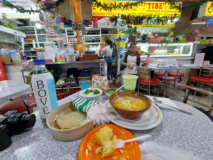 Mercado Melchor Ocampo Medellin 的餐飲