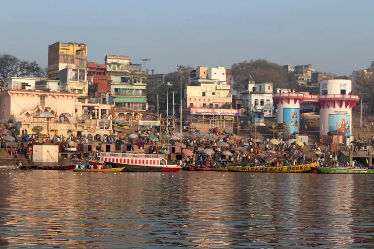 人山人海的恆河右岸